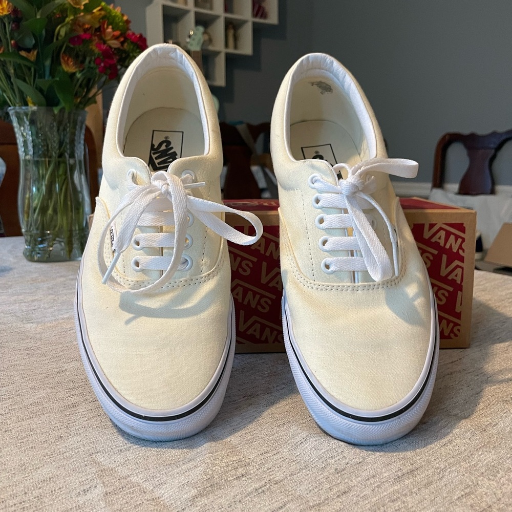 EXCELLENT CONDITION Vans Authentic Shoes in Pale Yellow